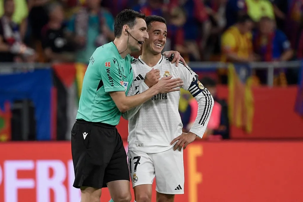 Spanish referee Ricardo De Burgos Bengoetxea speaks with Real Madrid's Spanish defender #17 Lucas Vazquez during the Spanish Cup, Copa del Rey (King's Cup) final football match between FC Barcelona and Real Madrid CF at La Cartuja stadium in Seville on April 26, 2025. (Photo by Josep LAGO / AFP)