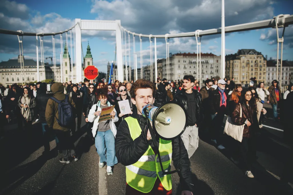Pride-tüntetés, Pridetüntetés, Pride-párti tüntetés, Pridepártitüntetés, Budapest, 2025.04.08.