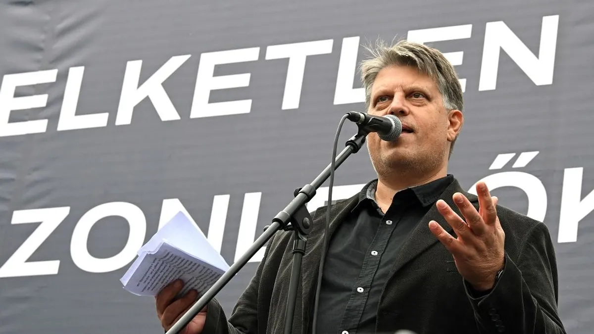 Fekete Pákóra sütött el rasszista poénokat az immár Tisza-pártos Bruti