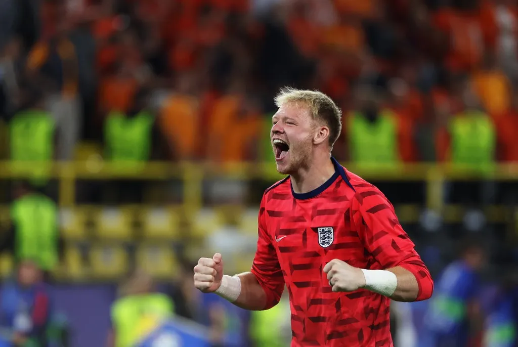 10 July 2024, North Rhine-Westphalia, Dortmund: Soccer, UEFA Euro 2024, European Championship, Netherlands - England, final round, semi-final, Dortmund stadium, England goalkeeper Aaron Ramsdale celebrates after the win. Photo: Friso Gentsch/dpa (Photo by FRISO GENTSCH / DPA / dpa Picture-Alliance via AFP)