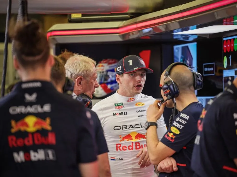 MANAMA, BAHRAIN - APRIL 11: Red Bull Racing’s Dutch driver and reigning world champion Max Verstappen (C) discusses race strategy with his team in the garage during the second test drive as part of the preparations for the fourth round of the Formula 1 World Championship at the Bahrain International Circuit in Manama, Bahrain on April 11, 2025. Ayman Yaqoob / Anadolu (Photo by Ayman Yaqoob / ANADOLU / Anadolu via AFP)