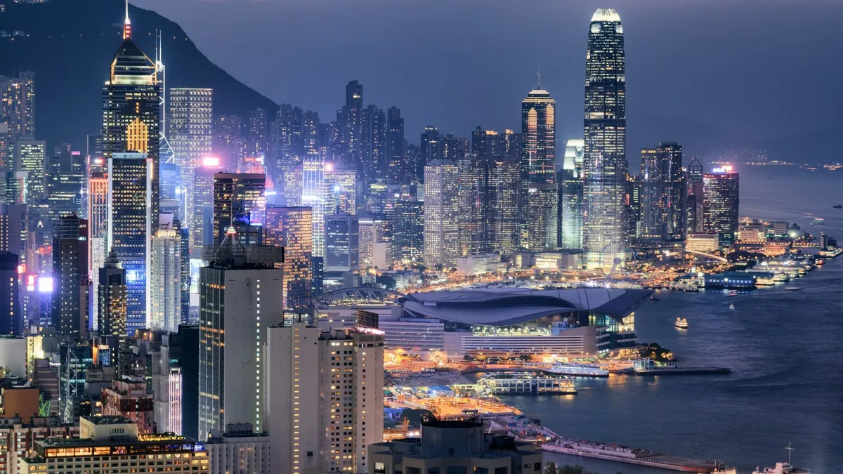Hongkong új szabadkereskedelmi megállapodásokkal reagál az amerikai vámokra