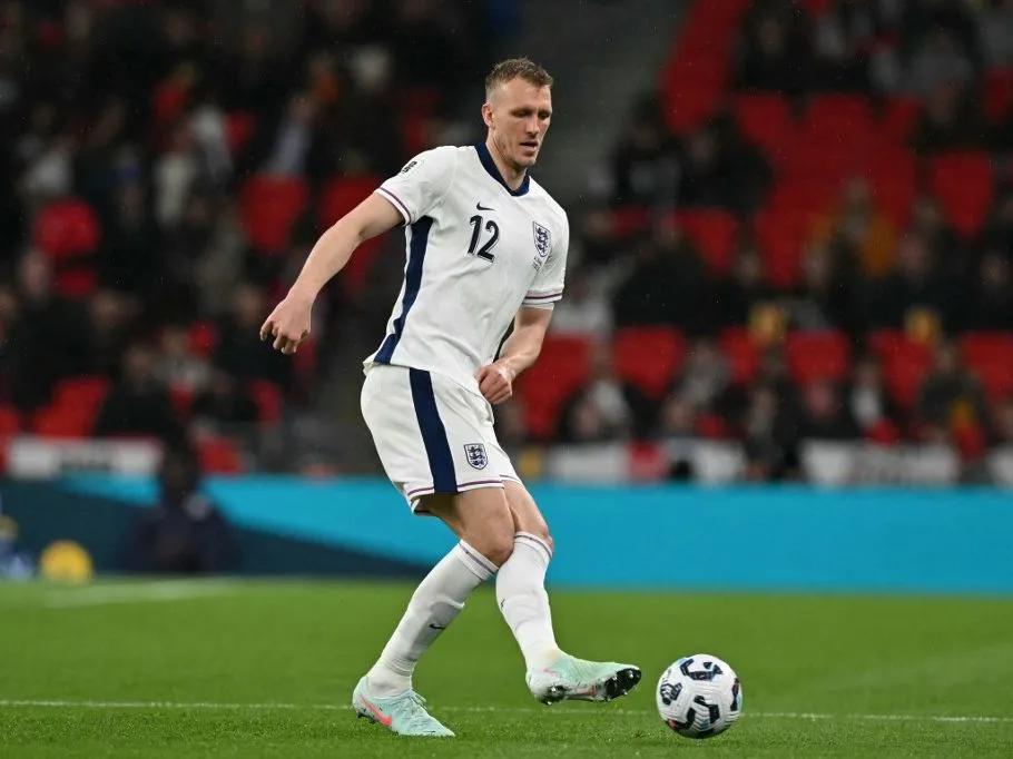 körforgalom, England's defender #12 Dan Burn passes the ball during the 2026 World Cup Group K qualifier football match between England and Albania, at Wembley stadium in London, on March 21, 2025. (Photo by Glyn KIRK / AFP) / NOT FOR MARKETING OR ADVERTISING USE / RESTRICTED TO EDITORIAL USE