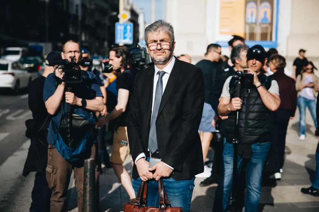 Hadházy Ákos, HadházyÁkos, tüntetés, hídfoglalás, Ferenciek tere, 2025.04.22.
