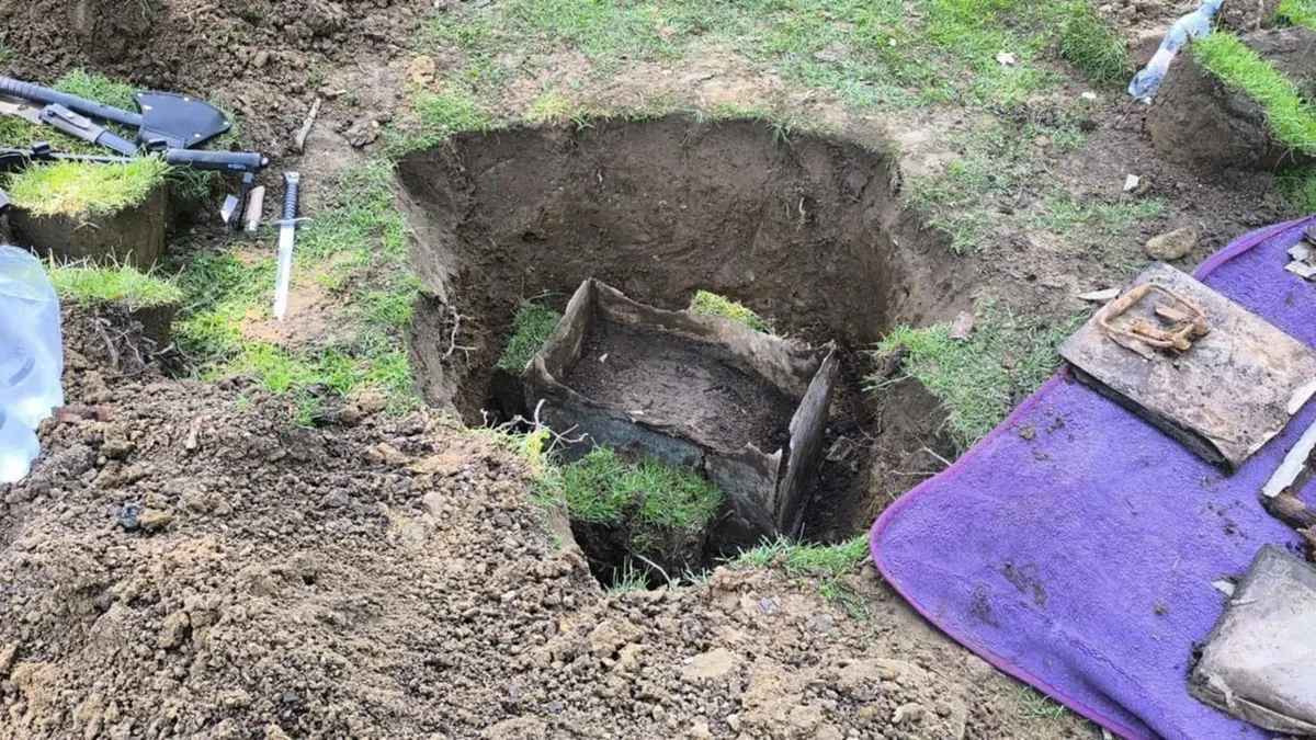 Szenzációs felfedezés: huszárok 80 éve elásott titkait találták meg egy osztrák kastély parkjában