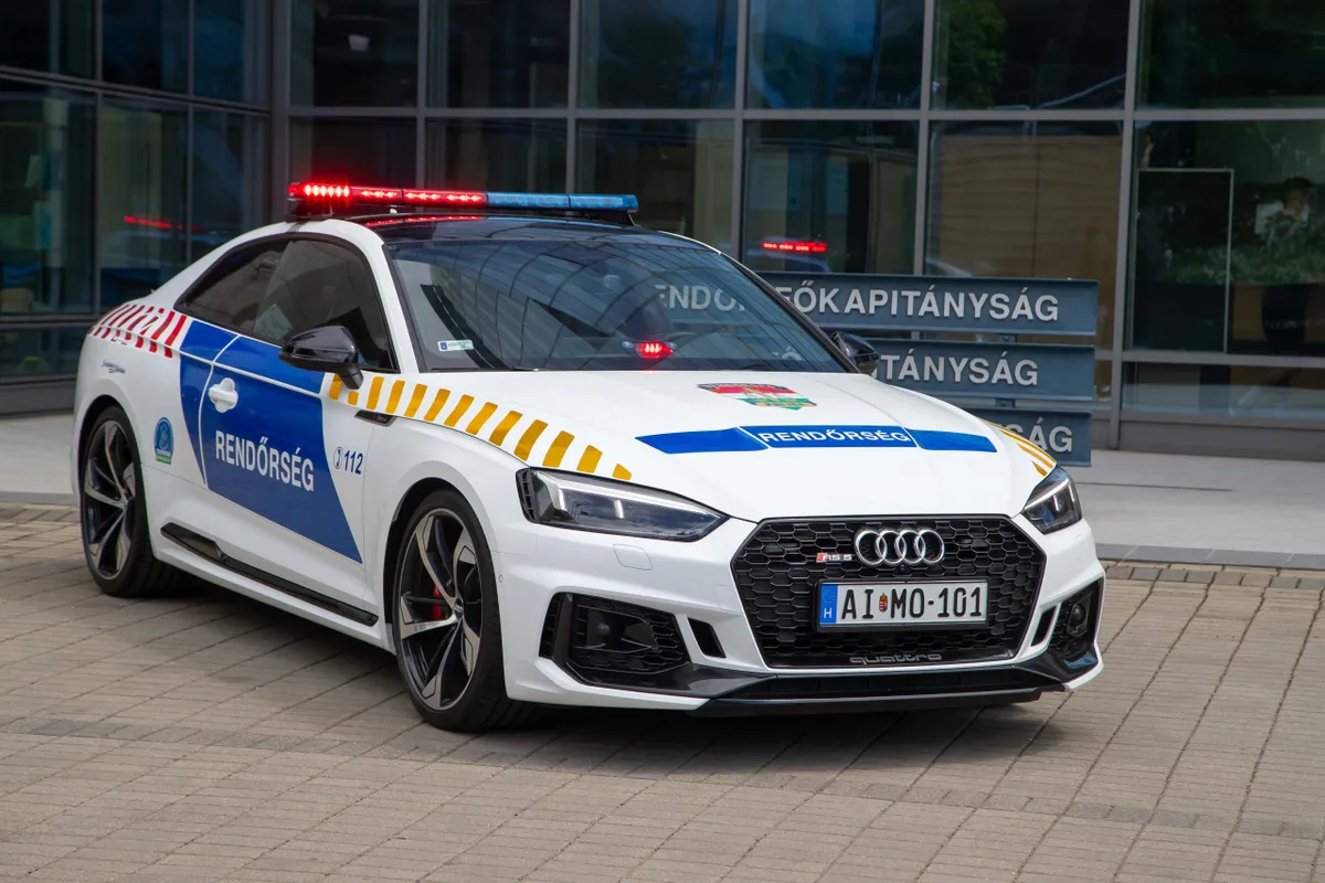 audi, luxusautó, rendőrség