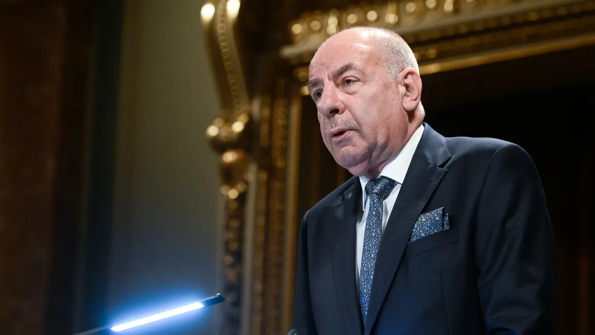 Sulyok Tamás meghĂvta Magyarországra XIV. LeĂł pápát
