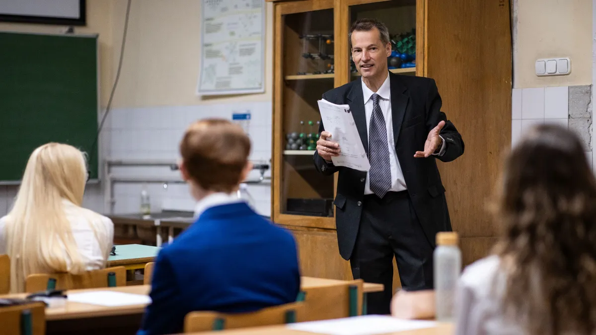 Vonzóbbá tennék a pedagóguspályát, tizenegy milliárddal ösztönzik ősztől a tanárokat
