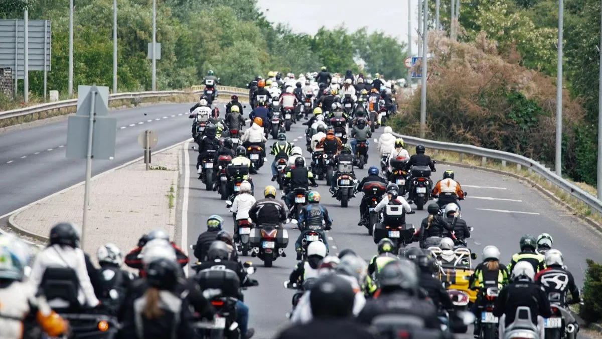 Varga Ákos emlékére - Több száz motoros búcsúzott a tragikusan elhunyt egykori versenyzőtől.Fotó: Molcsányi Máté