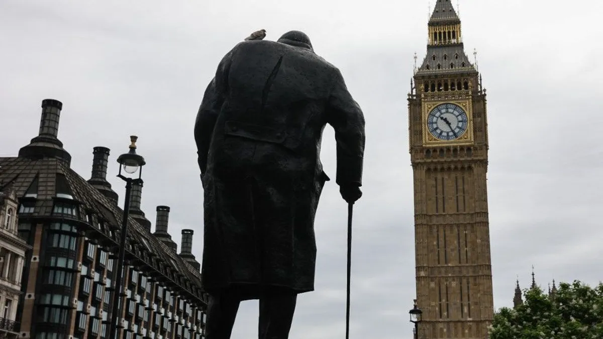 Hivatalosan is bűncselekménnyé minősítik Churchill szobrának megmászását