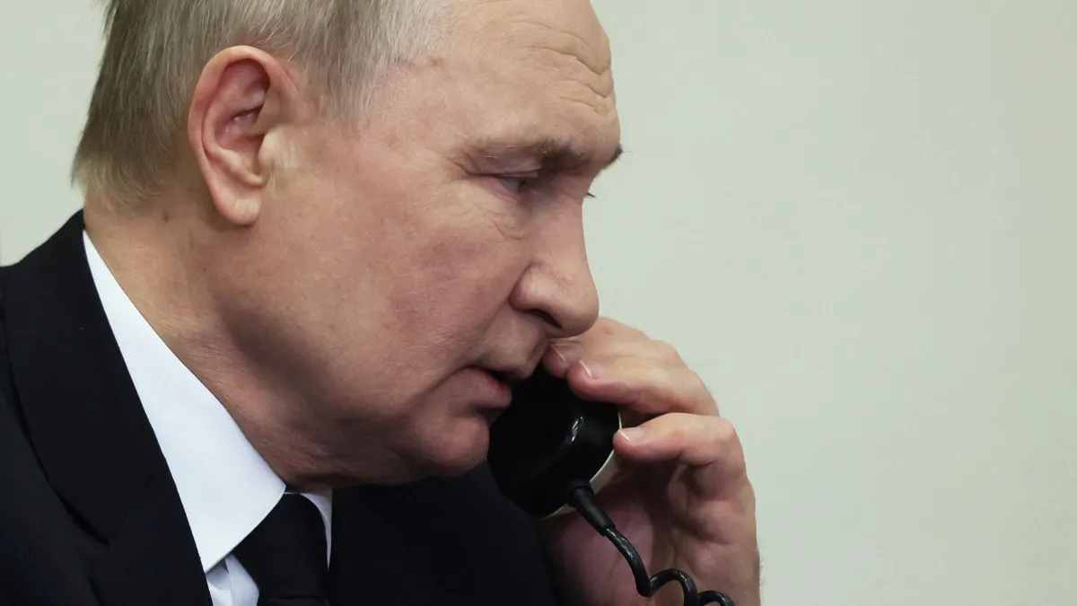 Putyin váratlan telefonhĂvást bonyolĂtott le