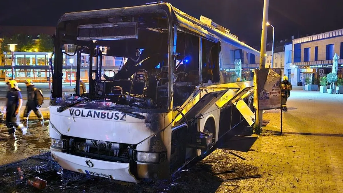 Buszbaleset történt Debrecen mellett