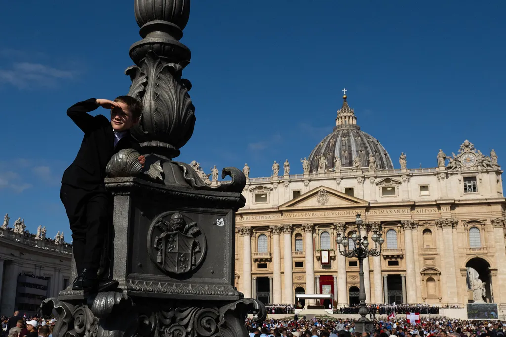 XIV. Leó pápa megkezdi péteri szolgálatát, XIV.Leópápa, 2025.05.18.