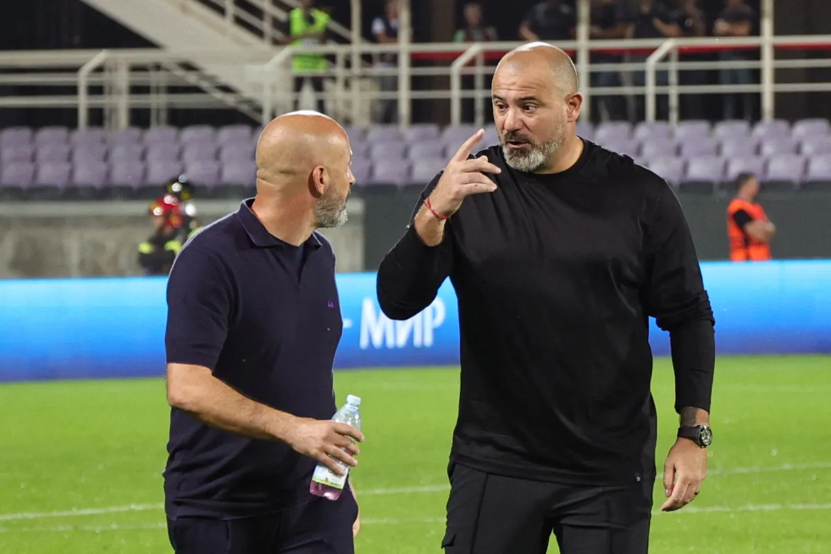 Head Coach Vincenzo Italiano of the ACF Fiorentina  talks to Head Coach Dejan Stankovic of the Ferencvarosi TC , prior to  the Conference League match between ACF Fiorentina and Ferencvarosi TC at Stadio Artemio Franchi on October 5, 2023 in Florence, Italy (Photo by Andrea Martini/NurPhoto) (Photo by Andrea Martini / NurPhoto / NurPhoto via AFP)