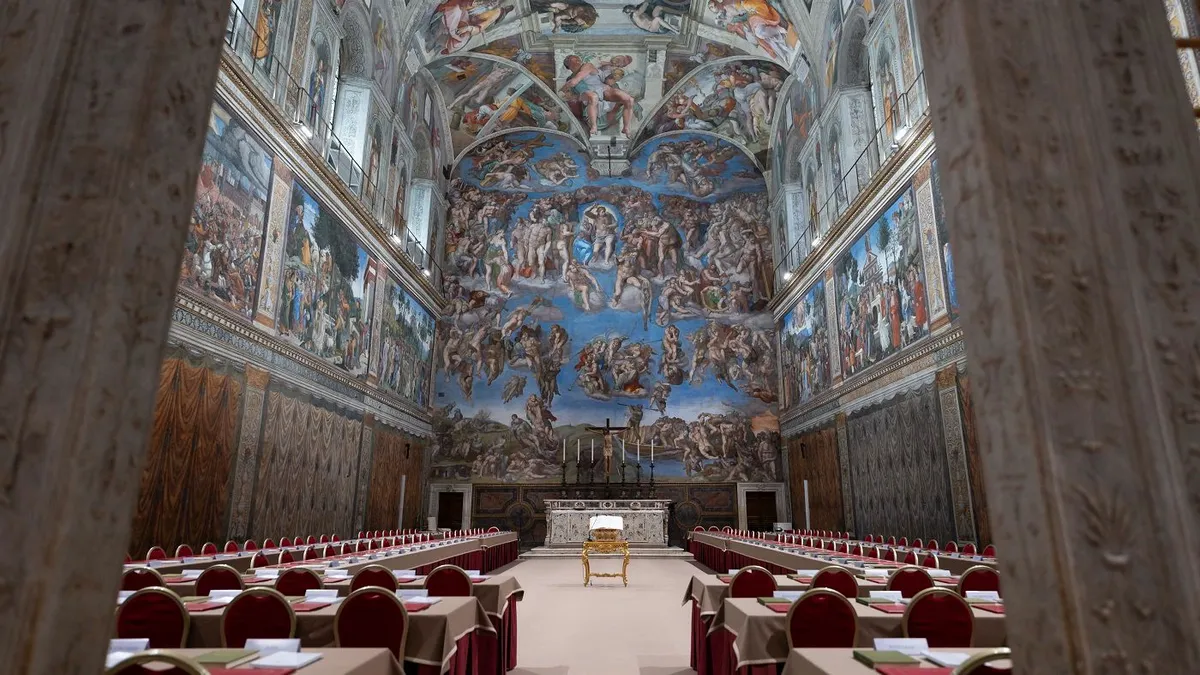 A Vatikáni Média által 2025. május 6-án készített képen a Sixtus-kápolna a pápaválasztó konklávé előestéjén a Vatikánban (Fotó: Vatican Media/Handout/AFP)