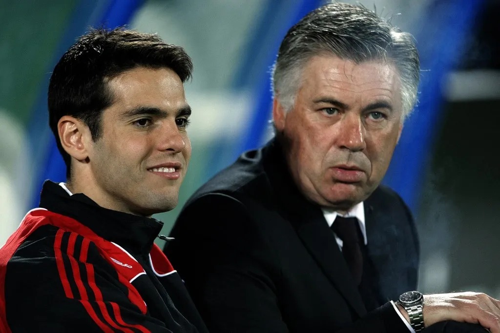 AC Milan's Brazilian forward Kaka and coach Carlo Ancelotti watch the Dubai Challenge Cup football match between AC Milan and SV Hamburg in Dubai, on January 06, 2009. AC Milan won 4-3 in penality shoot-out. real time ended in a draw 1-1.  AFP PHOTO/KARIM SAHIB (Photo by KARIM SAHIB / AFP)