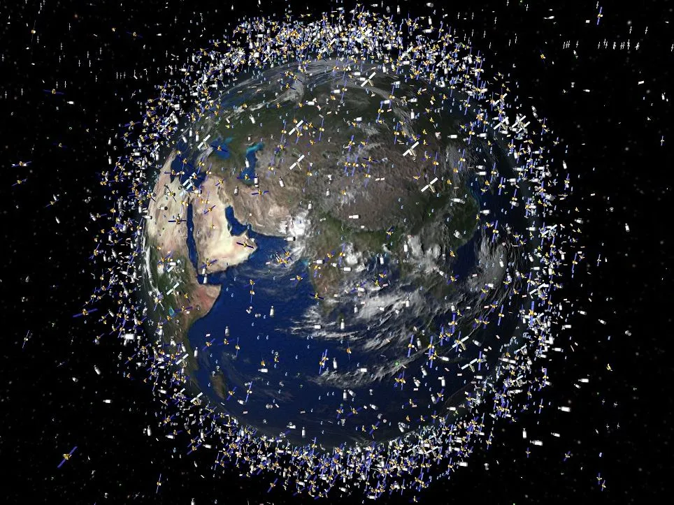 műhold A computer-generated artists impression released by the European Space Agency (ESA) depicts an approximation of 12 000 objects in orbit around the Earth. A communications satellite belonging to US company Iridium has collided with a disused Russian military satellite, on February 10, 2009. "A collision has occurred between an Iridium 33 satellite and a Russian Kosmos 2251 military satellite," Russian officials have said. Space News have reported that NASA is tracking hundreds of particles of debris from the collision, and said the orbiting International Space Station faced a small risk of being struck. AFP PHOTO / ESA / HO 
---RESTRICTED TO EDITORIAL USE--- (Photo by ESA / AFP)