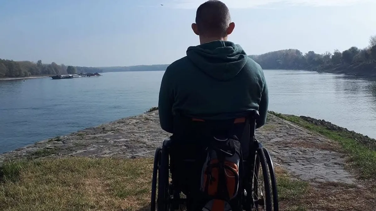 Teljes élet kerekesszékben: Farkas László inspiráló története