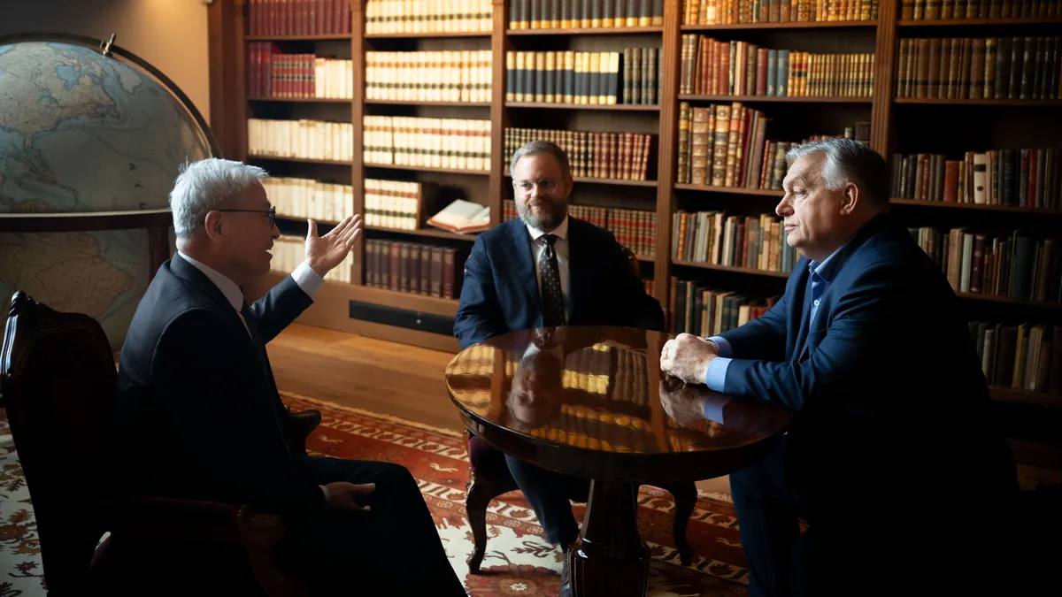 Orbán Viktor személyesen tárgyalt a nemzetközi sztárprofesszorral – fotó