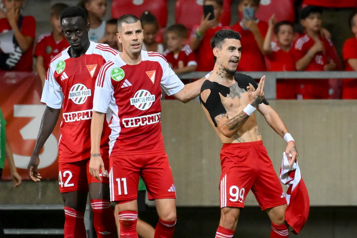 feltörték, Debrecen, 2024. augusztus 31.A debreceni gólszerző Brandon Domingues (j), valamint csapattársai Ferenczi János (k) és Yacouba Silue a labdarúgó OTP Bank Liga 6. fordulójában játszott Debreceni VSC - ZTE FC mérkőzésen a debreceni Nagyerdei Stadionban 2024. augusztus 31-én. A Debrecen 3-1-re győzött.MTI/Czeglédi Zsolt