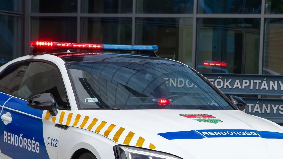 Mutatjuk, milyen luxusautóval száguldoznak a rendőrök az M1-esen