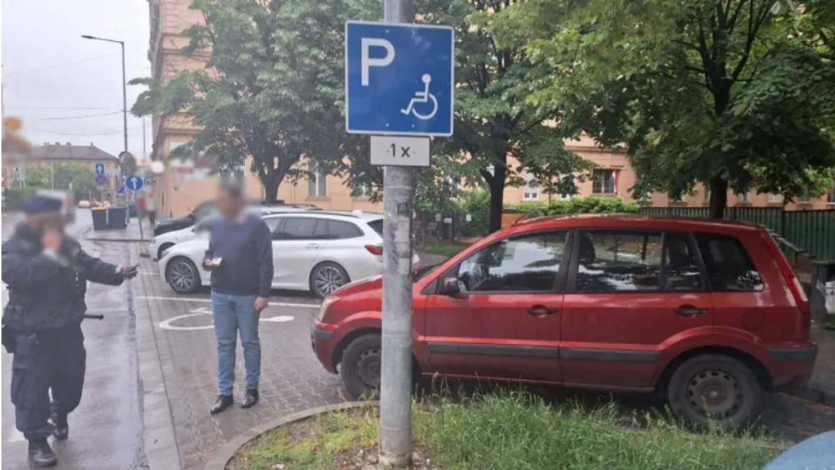 Mozgáskorlátozott parkolókártyát használtak a csalók