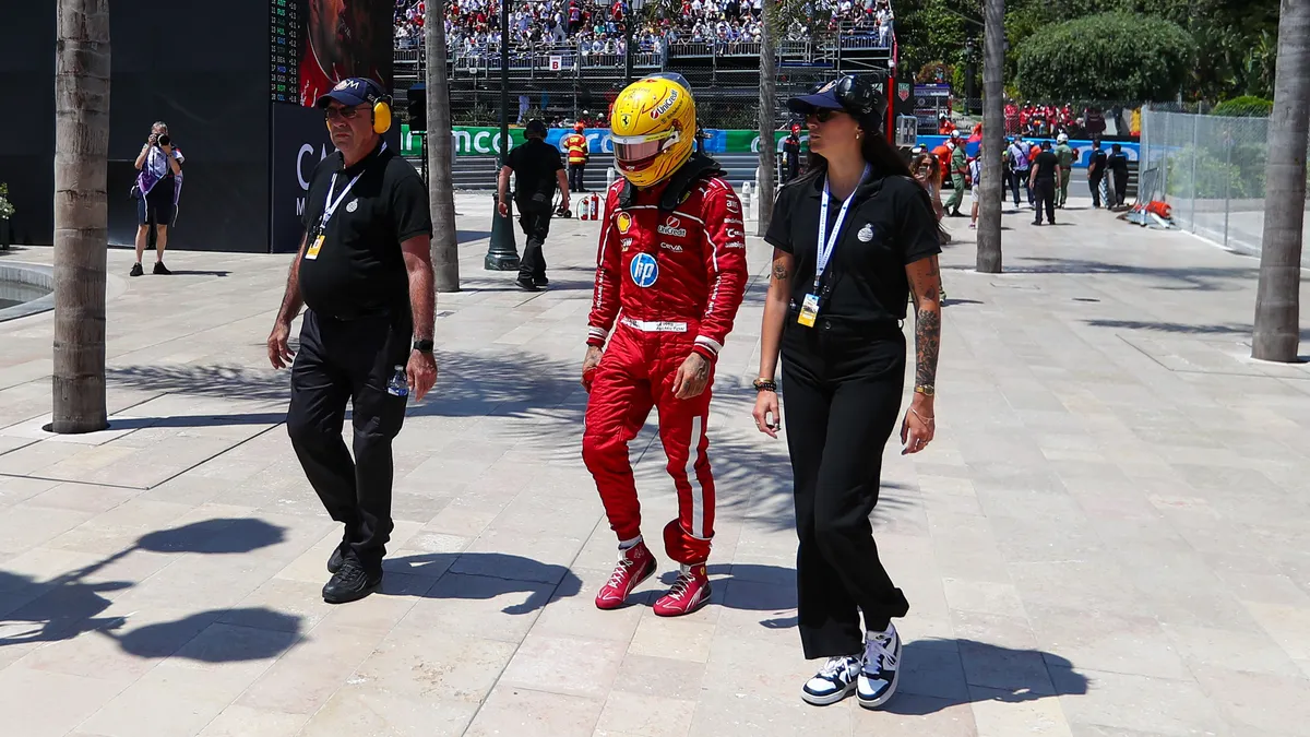 „Siralmas volt" – kiborult a senki földjén autózó Lewis Hamilton