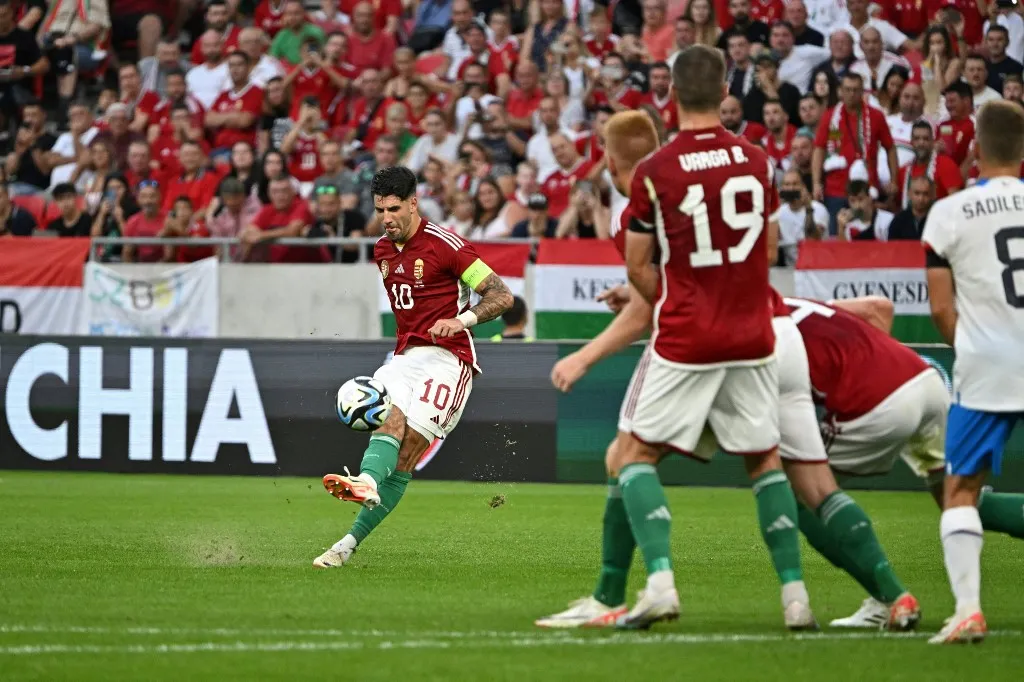 Hungary's forward #10 Dominik Szoboszlai (L) takes a free kick during the friendly football match Hungary v Czech Republic in Budapest on September 10, 2023. (Photo by ATTILA KISBENEDEK / AFP)