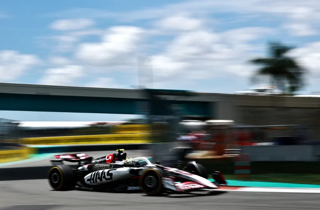 MIAMI, FLORIDA - MAY 02: Oliver Bearman of Great Britain driving the (87) Haas F1 VF-25 Ferrari on track during practice ahead of the F1 Grand Prix of Miami at Miami International Autodrome on May 02, 2025 in Miami, Florida. Hector Vivas/Getty Images/AFP (Photo by Hector Vivas / GETTY IMAGES NORTH AMERICA / Getty Images via AFP)