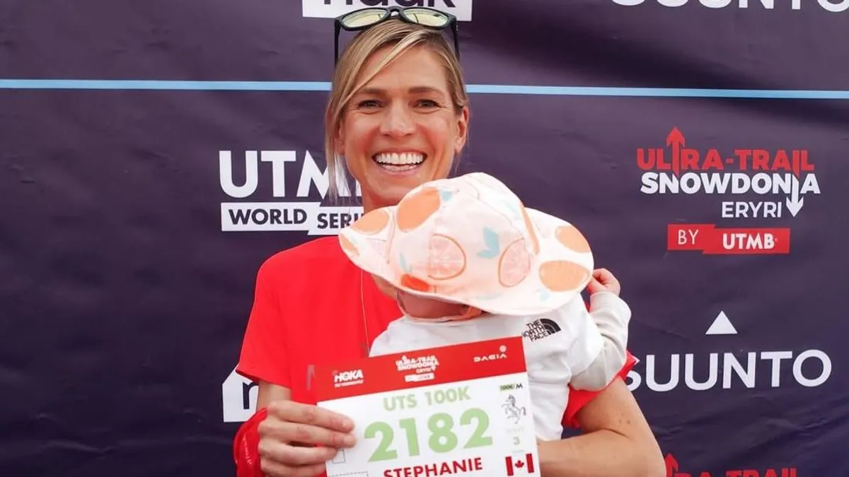 Verseny közben szoptatta a babáját, a szuperanya így is megnyerte az ultramaratont