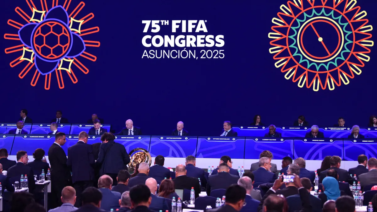 Hihetetlen botrány a FIFA-nál, Csányi Sándor is kivonult a teremből
