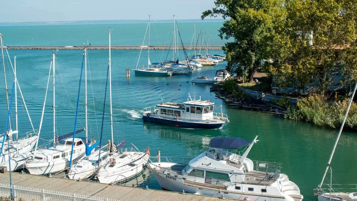 Baj lehet a Balaton vizével Siófoknál