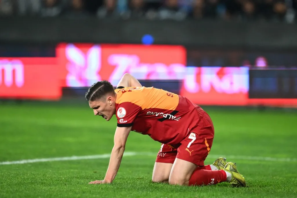 GAZIANTEP, TURKIYE - MAY 14: Roland Sallai of Galatasaray injured during the Ziraat Turkish Cup final match between Trabzonspor and Galatasaray at the Gaziantep Stadium in Gaziantep, Turkiye on May 14, 2025. Akin Celiktas / Anadolu (Photo by Akin Celiktas / ANADOLU / Anadolu via AFP)