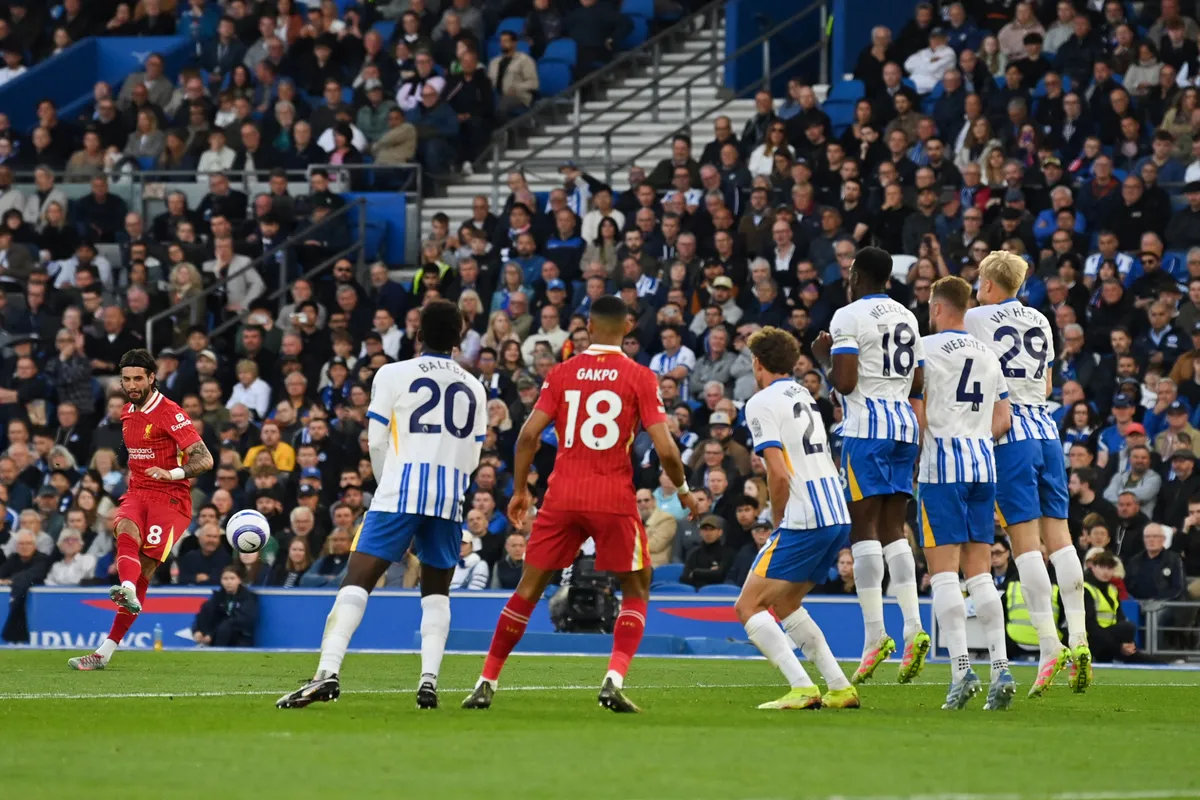Szoboszlai Dominik, Liverpool's Hungarian midfielder #08 Dominik Szoboszlai (L) shoots a free kick during the English Premier League football match between Brighton and Hove Albion and Liverpool at the American Express Community Stadium in Brighton, southern England on May 19, 2025. (Photo by Glyn KIRK / AFP) / RESTRICTED TO EDITORIAL USE. No use with unauthorized audio, video, data, fixture lists, club/league logos or 'live' services. Online in-match use limited to 120 images. An additional 40 images may be used in extra time. No video emulation. Social media in-match use limited to 120 images. An additional 40 images may be used in extra time. No use in betting publications, games or single club/league/player publications. / 