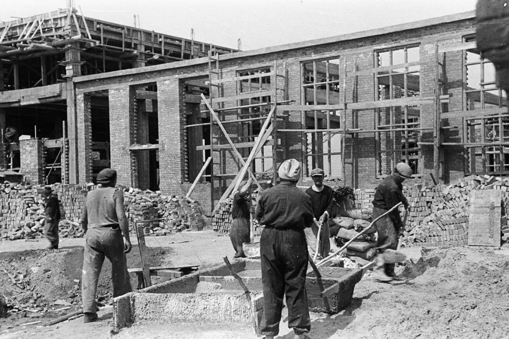 Magyarország, Dunaújváros építése, 1950