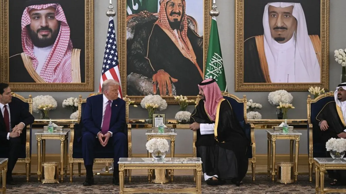 Szaúd-Arábiába érkezett Donald Trump