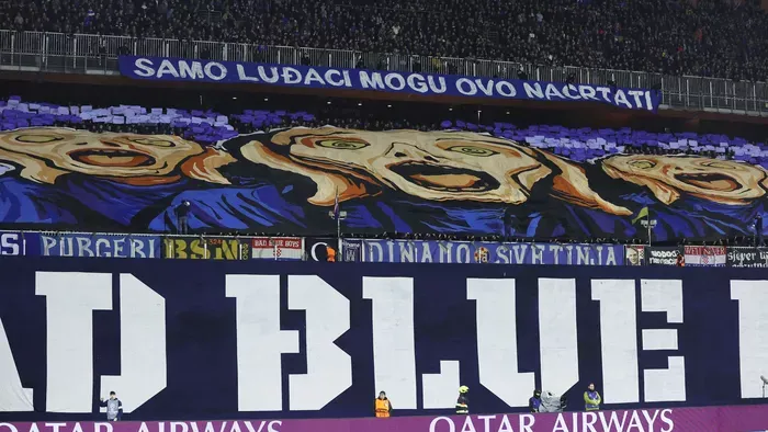 Egy autópálya pihenő parkolójában vár a sorsára a horvát bajnoki trófea