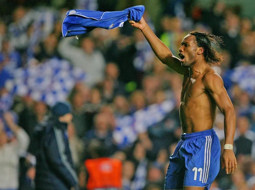 Chelsea player Didier Drogba celebrates after Chelsea beat Liverpool during the second leg of a UEFA Champions League semi-final game at Stamford Bridge in London, on April 30, 2008. AFP PHOTO/CARL DE SOUZA (Photo by CARL DE SOUZA / AFP)