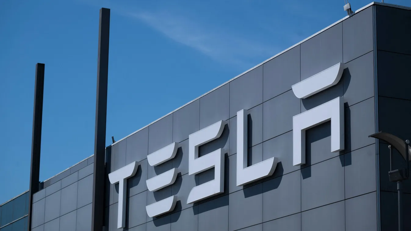 Ítélet született egy Tesla önvezető autó halálos gázolásának ügyében Kép