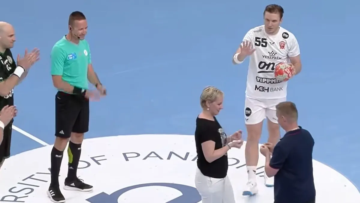 Lánykérés a Fradi-meccsen, a játékosok is meglepődtek – videó