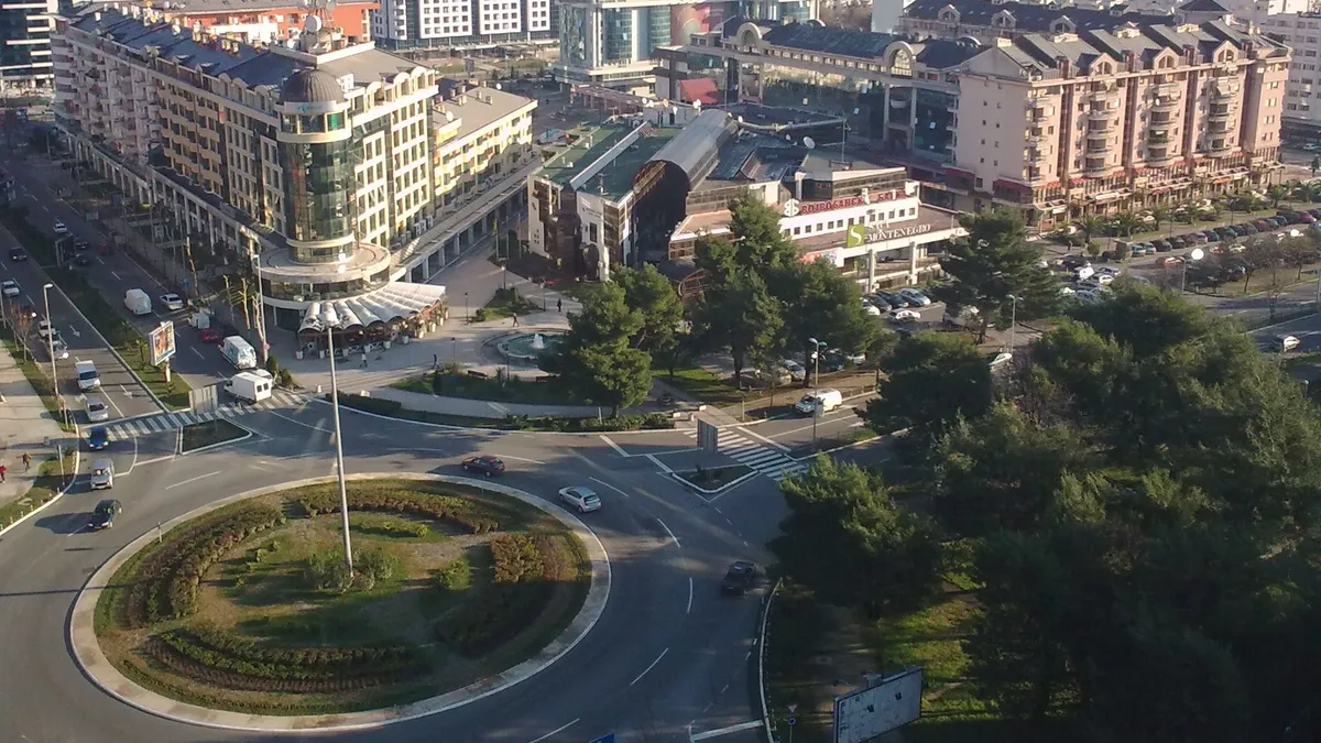 Podgorica, illusztráció, hétórás munkanap