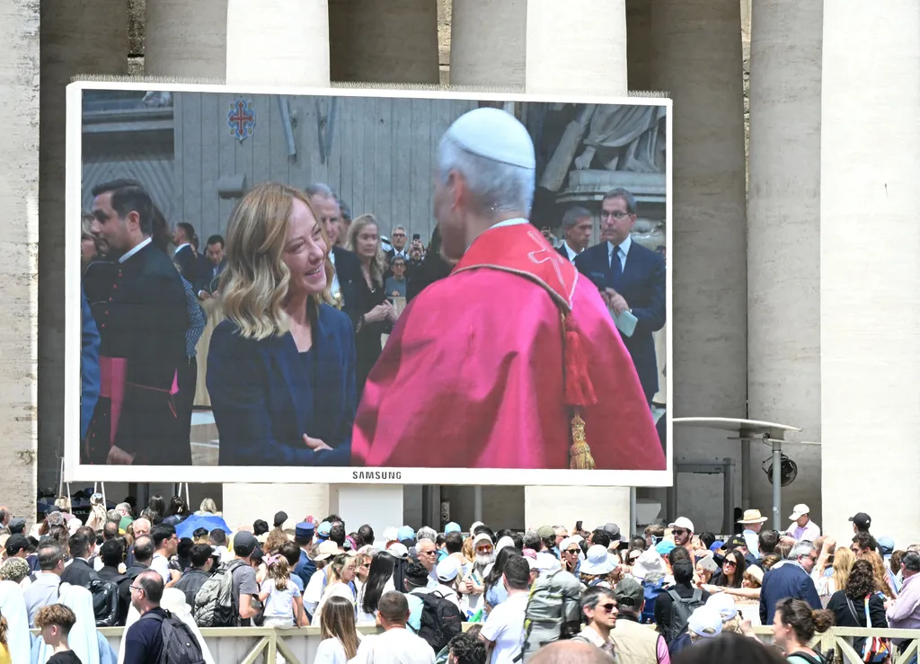 XIV. Leó pápa megkezdi péteri szolgálatát, XIV.Leópápa, 2025.05.18.