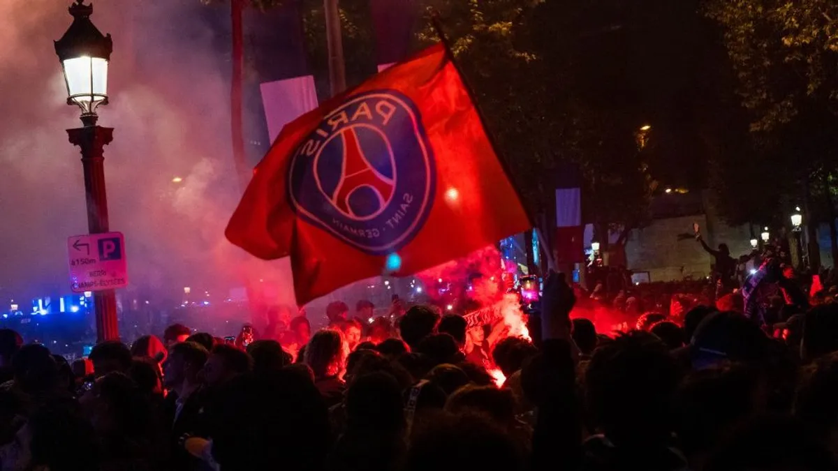 Megsérült szurkolók, felgyújtott autó – káosz és botrány a PSG BL-döntőbe jutása után