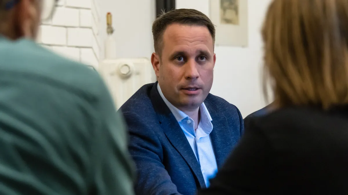 Zalaegerszeg, 2025. május 26.
Dömötör Csaba, a Fidesz európai parlamenti (EP-) képviselője a Fidesz és a KDNP országjárása keretében tartott lakossági fórumot megelőző sajtótájékoztatón a zalaegerszegi Városi Hangverseny - és Kiállítóteremben 2025. május 26-án.
MTI/Katona Tibor