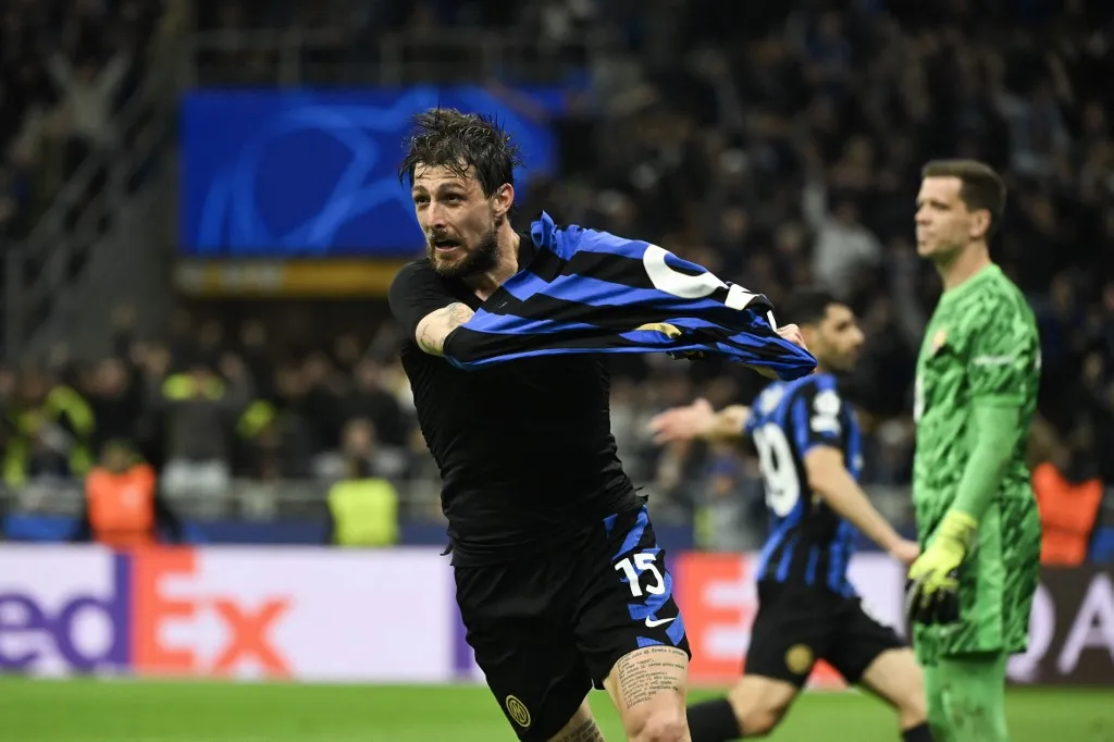Inter Milan's Italian defender #15 Francesco Acerbi celebrates scoring his team's third goal during the UEFA Champions League semi-final second leg football match between Inter Milan and FC Barcelona at the San Siro stadium in Milan on May 6, 2025. (Photo by PIERO CRUCIATTI / AFP)