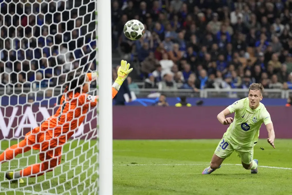 Dani Olmo attacking midfield of Barcelona and Spain celebrates after scoring his sides first goal during the UEFA Champions League 2024/25 Semi Final Second Leg match between FC Internazionale Milano and FC Barcelona at Giuseppe Meazza Stadium on May 6, 2025 in Milan, Italy. (Photo by Jose Breton/Pics Action/NurPhoto) (Photo by Jose Breton / NurPhoto / NurPhoto via AFP)