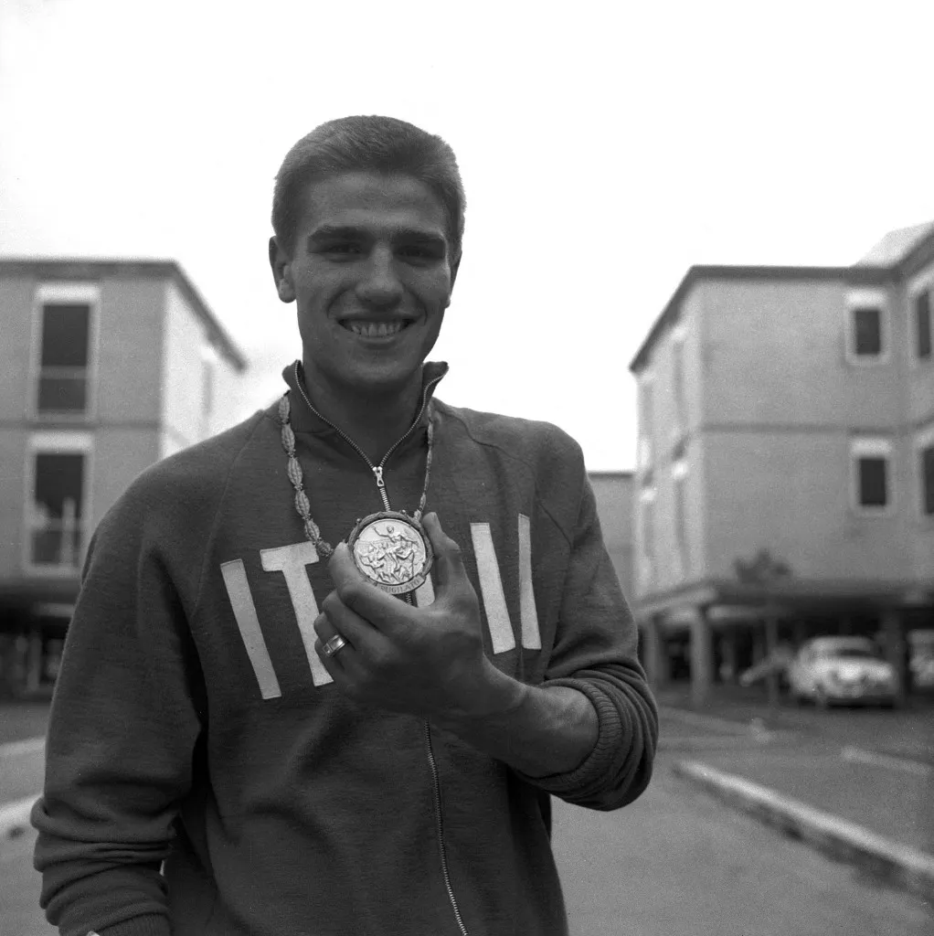 boksz Rome, septembre 1960. 17eme Jeux Olympique de Rome. Le boxer Nino Benvenuti, médaille d'or. (Photo by leemage / Bridgeman Images via AFP)