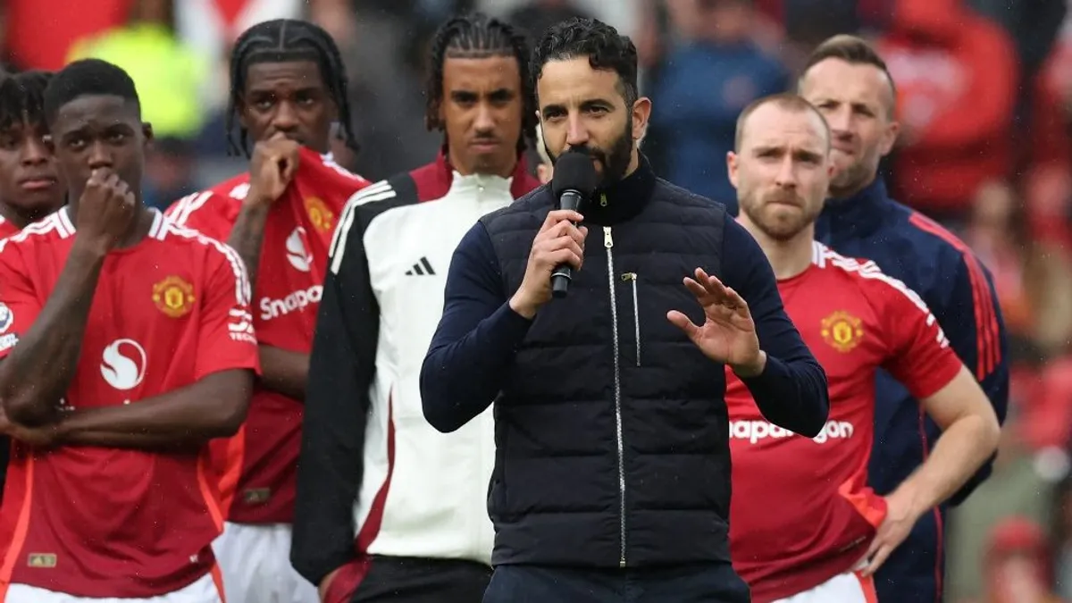 A Manchester United edzője bocsánatot kért a katasztrofális szezon után