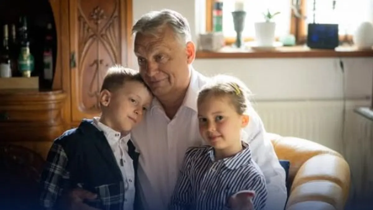 Orbán Viktor unokáival készül az anyák napjára