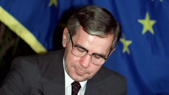 A választói emlékezet rövid, így maszkírozhatók a rosszakarók jóakarókká